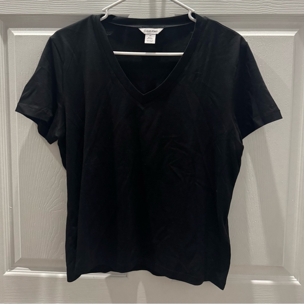 NWT Calvin Klein Women's Black V-Neck Top - Tee